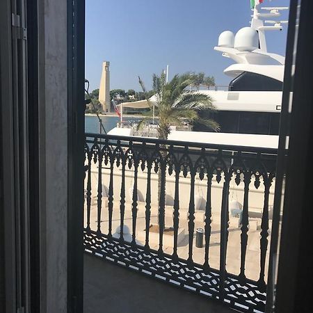 برينديسي B&B Le Colonne الغرفة الصورة
