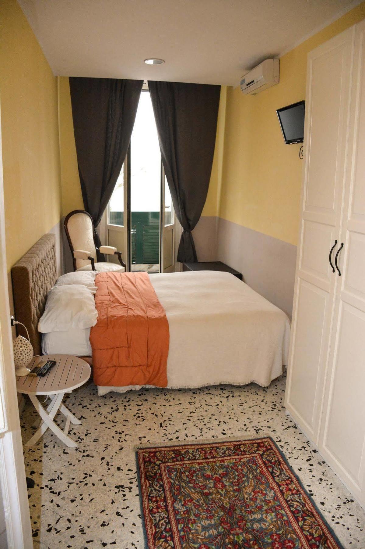 برينديسي B&B Le Colonne المظهر الخارجي الصورة