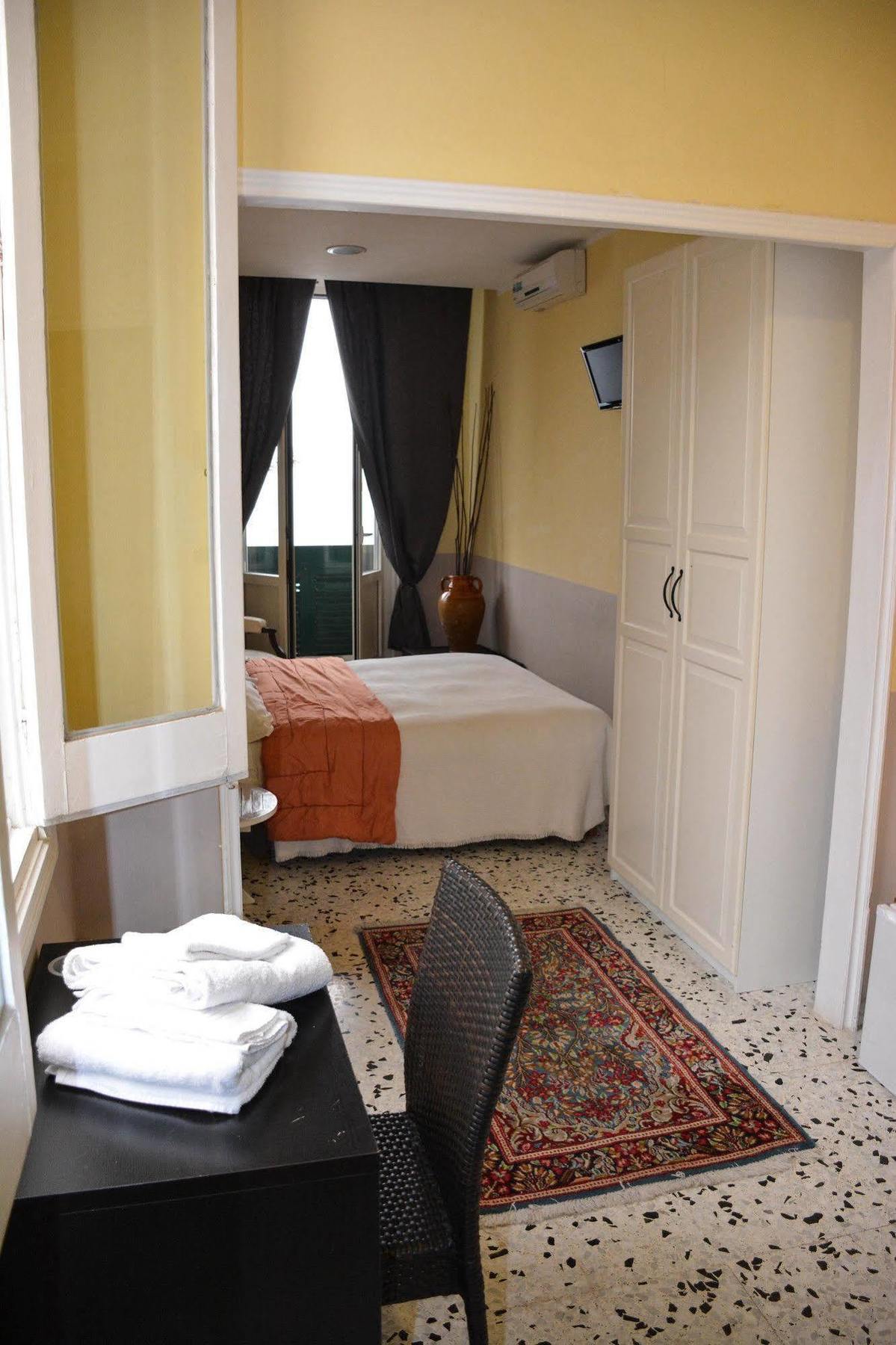 برينديسي B&B Le Colonne المظهر الخارجي الصورة